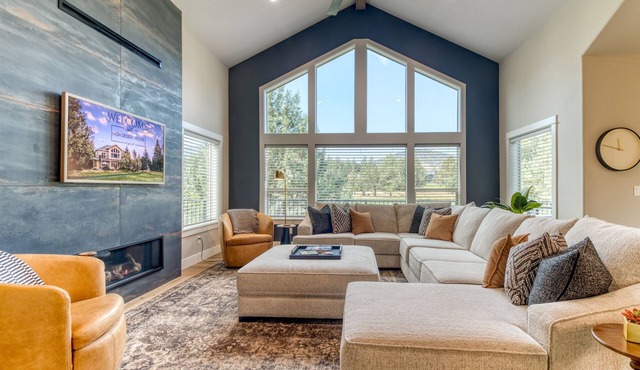 Golf-Front Luxury | 3 King Suites | Private Hot Tub | Eagle Crest Resort