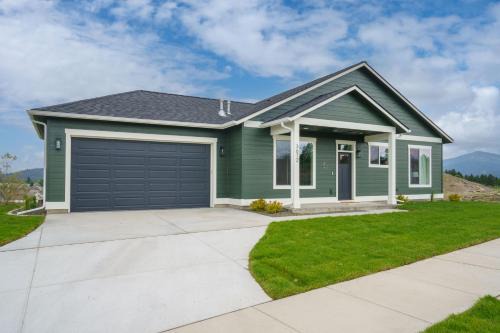 Golf Getaway, Hot Tub, EV Charger, New 2025 Build