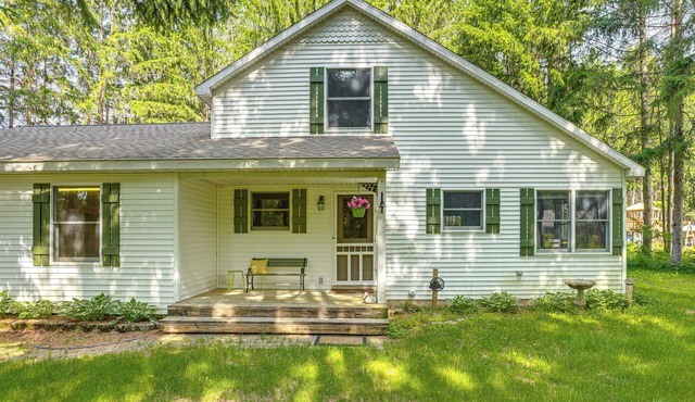 Golf Getaway in Cadillac: Deck + Putting Green