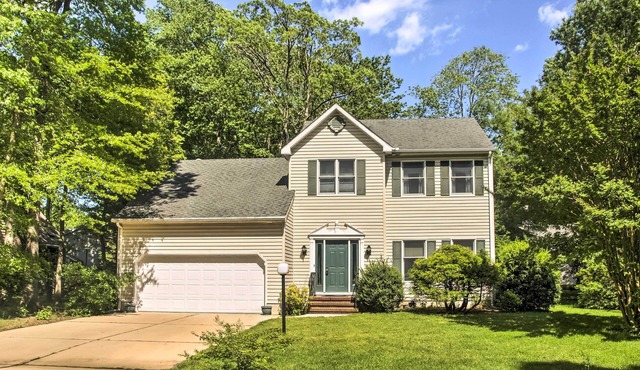 Golf Getaway w/Pool Access 2 Mi to Bethany Beach!