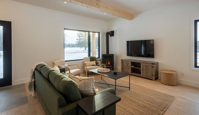 Golf Haus 1 - Mont-Tremblant · Escape to a 3BR, Serene & Modern Cabin Retreat