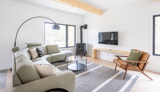 Golf Haus 3, Mont-Tremblant · Newly Built 3BR Scandinavian Farmhouse