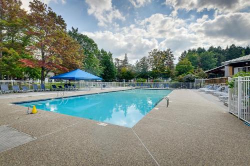 Golf, Hike and Swim Gem Less Than 1 Mi to Sugarbush Resort