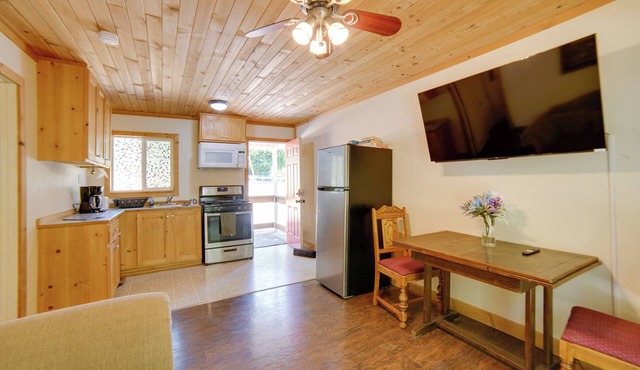 Golf & Hike: Cobb Mountain Cabin in Scenic Forest!