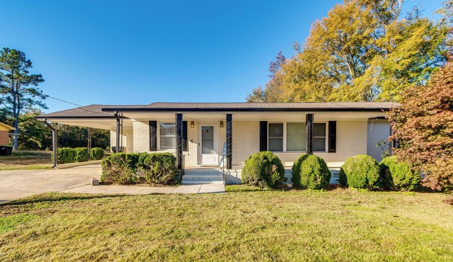 Golf & Hike: Family Home 8 Mi to Downtown Clayton