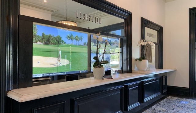 Golf in Napa Valley Wine Region! Onsite Swimming Pool, Comes with FREE Parking!