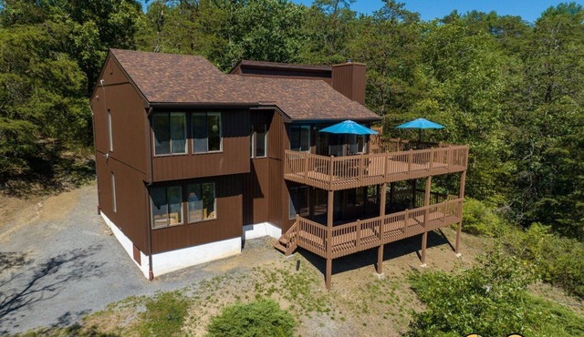 Golf-lover's Mountain Chalet (#150B) - Double-level deck with front-row golf course view!