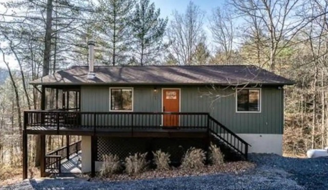 Golf & Mountain Bike FREE! Cozy Cabin Getaway w/ 5 Resort Passes