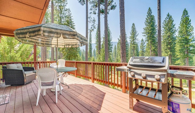 Golf & Mountain Views - Retreat in Clio