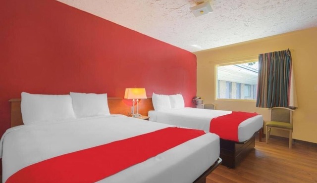 Golf near Firestone Farms with Clean Stay and Free Parking Available