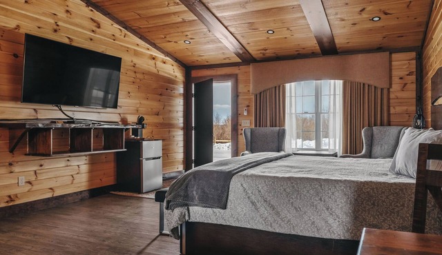 Golf, Outdoor Bar, Restaurant - The Forest Haven