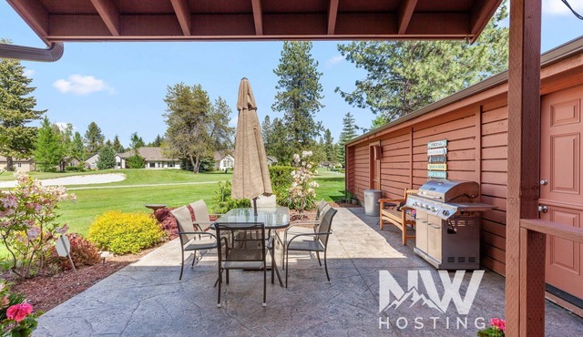 Golf, Pickleball & Poolside Fun at Twin Lakes!