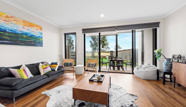 golf pool 2B House in point cook VIC