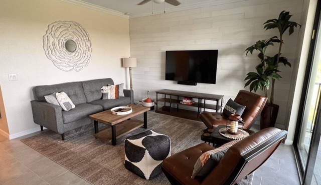 Golf, Pools, Shops in highly Desired Lakewood National Golf Club