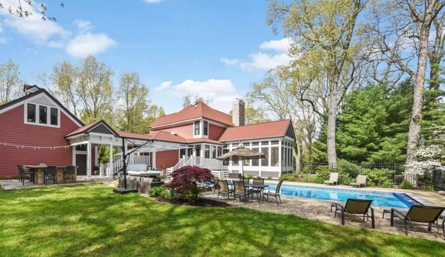 Golf, Private Pool, Game Room & Outdoor Entertaining - Sleep 16 in Grand Beach