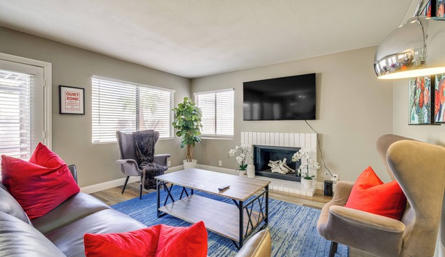 Golf, Shop & Explore: Sleek Getaway in Henderson!