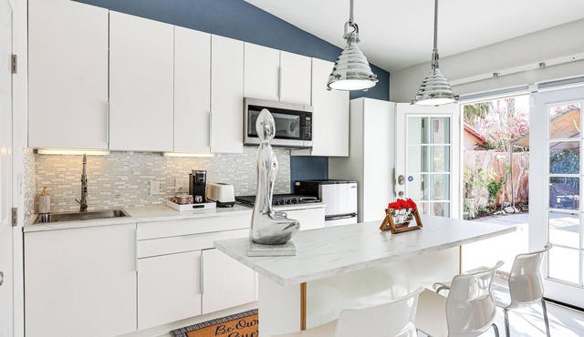 Golf, Shop & Hike: Sleek Rancho Mirage Studio