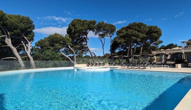 Golf side, beautiful ground floor apartment with terraces in Golf - swimming pool - tennis.