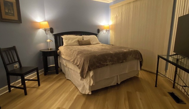 Golf side getaway with scenic views and deck in Foxfire