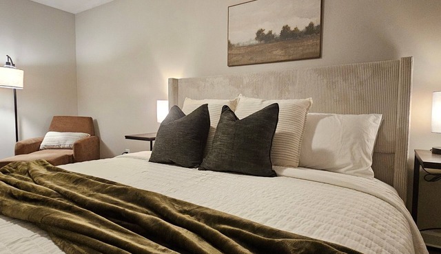 Golf-Side Retreat | Calm | Central | Stylish