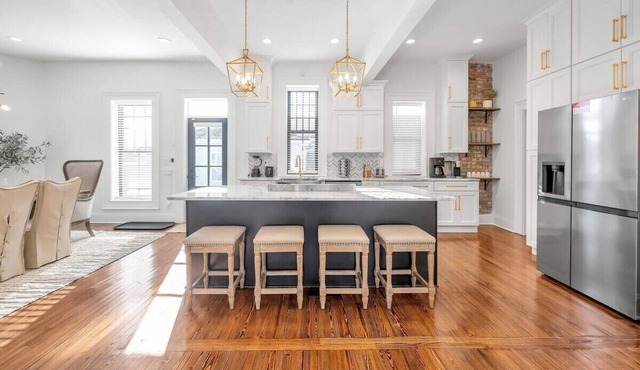 Golf Simulator | Hot Tub | Putting Green | Game Room |