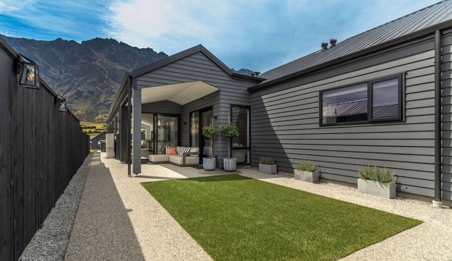 Golf Skiing Hiking Lake Mountains 7 min to Airport