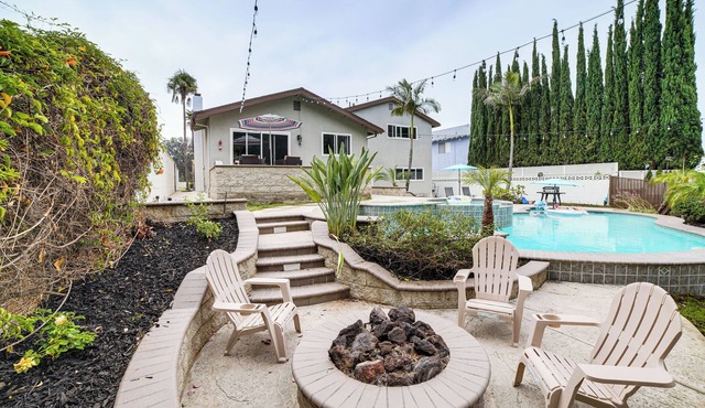Golf, Swim, Relax: Family Retreat in Corona!