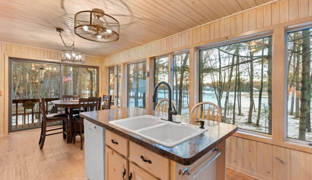 Golf UTV 4 Kings in Voyager Village on airstrip