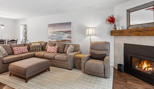 Golf Views, Walk to Club - Lakeland Village 4B