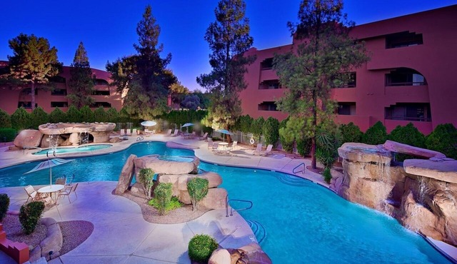 Golf villa, views, walk to restaurants, shopping