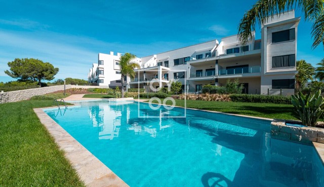 Golf Vista Penthouse, golf views, rooftop dining - by Oyoostays