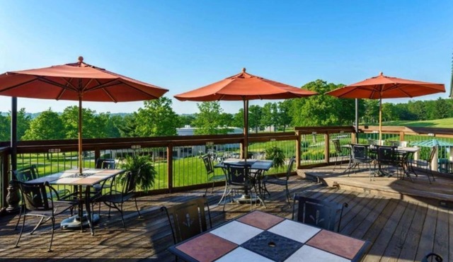 Golf & Wellness Sanctuary: Lakeview Resort Studio w Pool & Spa Sauna