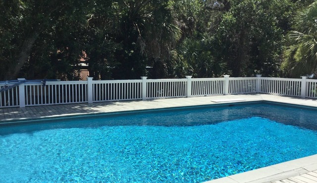 Golfcart & pool! Beautiful, relaxing Accommodations.