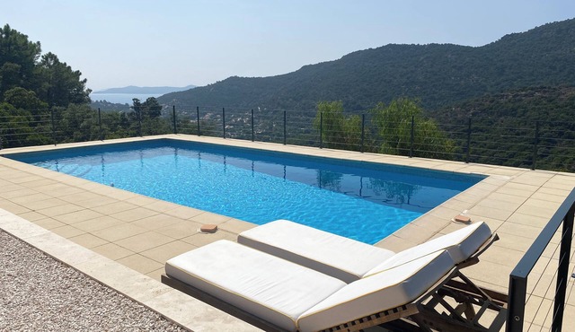 Golfe de St-Tropez 2-rooms apartment in magnificient villa large swimming pool