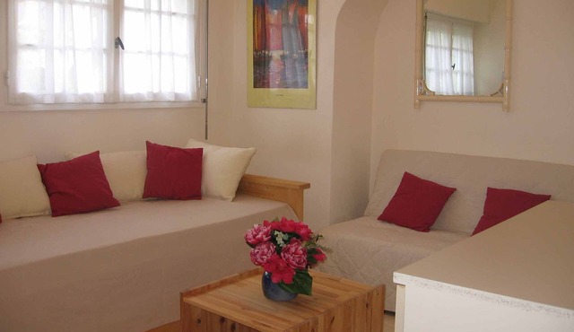 Golfe du Morbihan, 4-person apartment, private enclosed garden.