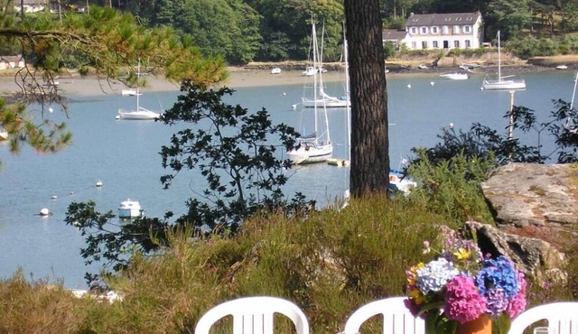 Golfe du Morbihan- Wooded property on Auray river- House 6 bedrooms- 14 people