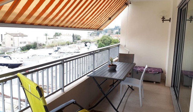 GOLFE JUAN, 150 m from the beach, F2, bright, 43m2, balcony 14m2, sea view + garage