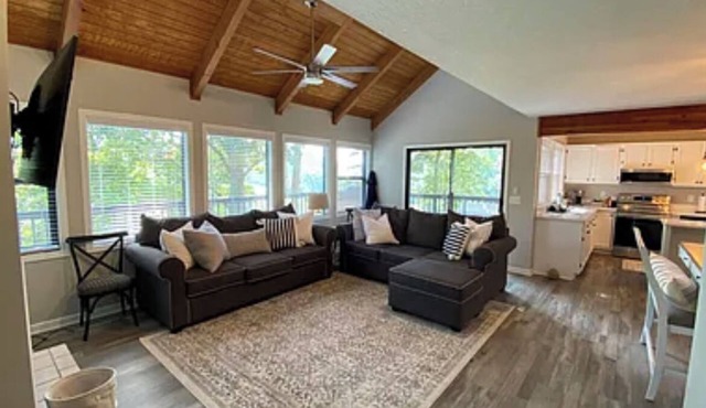 Golfer meets Lake Lover. 4 bd, 4 ba Cottage in Deerfield Resort Hole 5 awaits!
