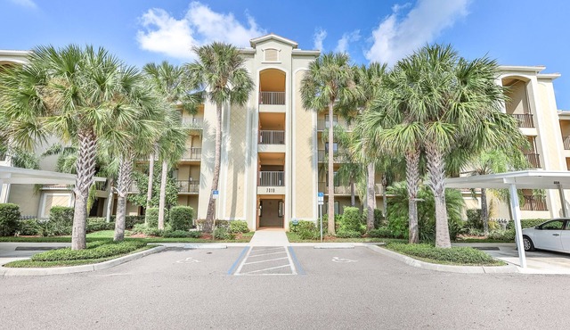 Golfer's Paradise! Golf, Tennis, Swimming, Dining, Shopping & Beaches Close By