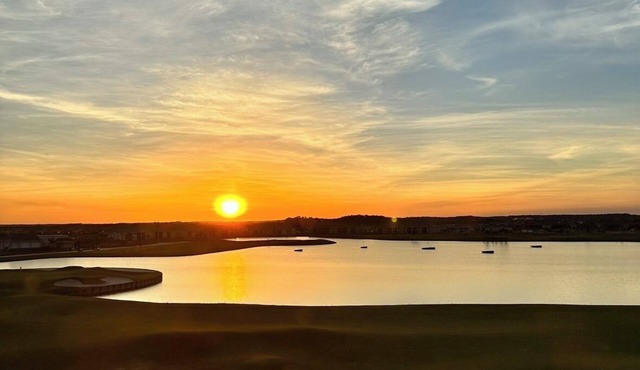 Golfers Dream! Resort style 2 bedroom condo in The National Golf & Country Club.