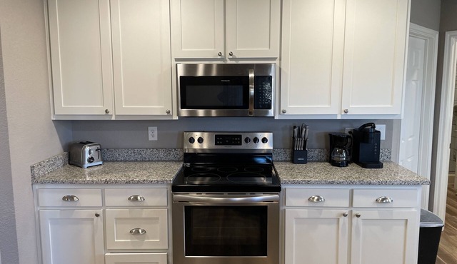 GOLFERS⛳️GETAWAY! 2/2 home on Twisted Oaks golf course, within minutes of lake