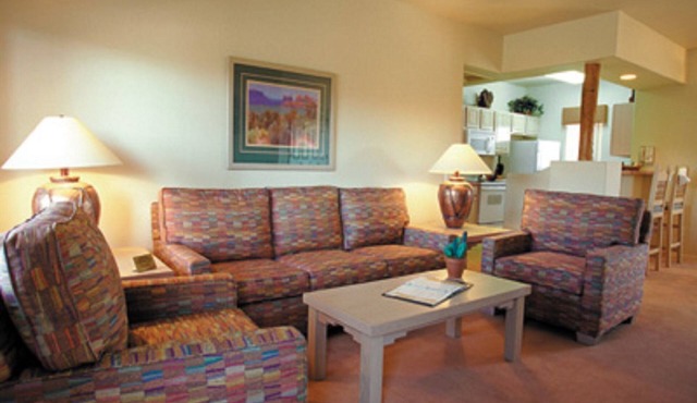 Golfers, Hikers, Cyclers And Gem Show Lovers! Beautiful Condo With Pool & More!
