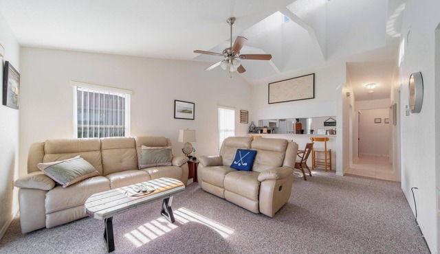 Golfers Paradise! Great location! Private 1/2 Duplex!