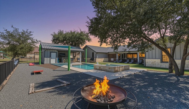 Golfers paradise minutes away from the Frio River!