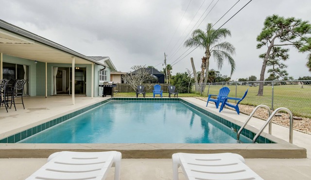 GolfFront 4 Bed/3Bath Renovated Pool Home Sleeps14