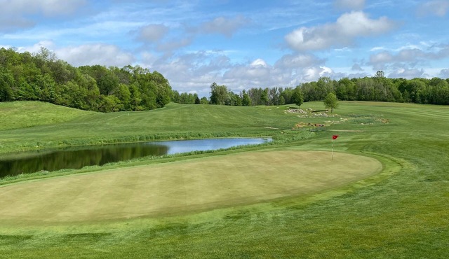 Golfing Retreat 2 bedroom apartment overlooking 9 hole golf course