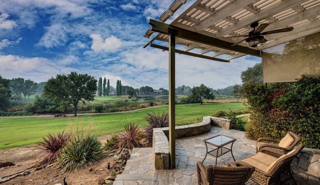 Golfing, Views and Relaxation in the Foothills