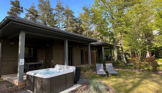 Golfside Lodge with Private Jacuzzi, Indoor Pool, and Spa Access