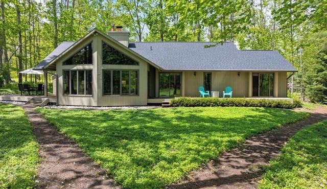 Golfview Greens: 3 BR, 3 BA House in Harbor Springs , Sleeps 6