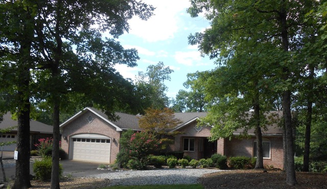 Golfview Home With Gas Grill on the Deck - Unit 0913 by Redawning